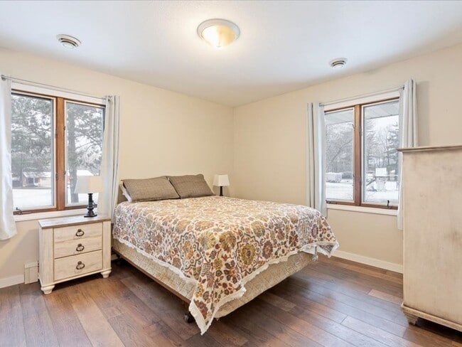 Building Photo - 3 Bedroom House on Mille Lacs Lake - All U...