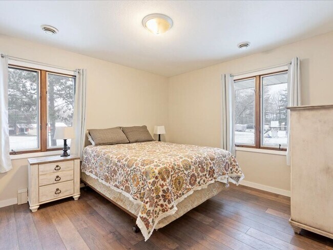 Building Photo - 3 Bedroom House on Mille Lacs Lake - All Utilities Included in Rent