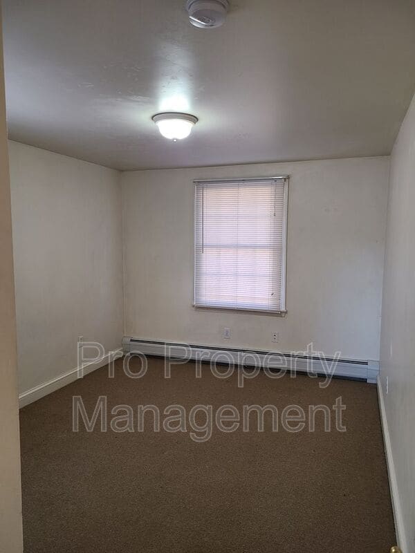 Building Photo - 133 Railroad St