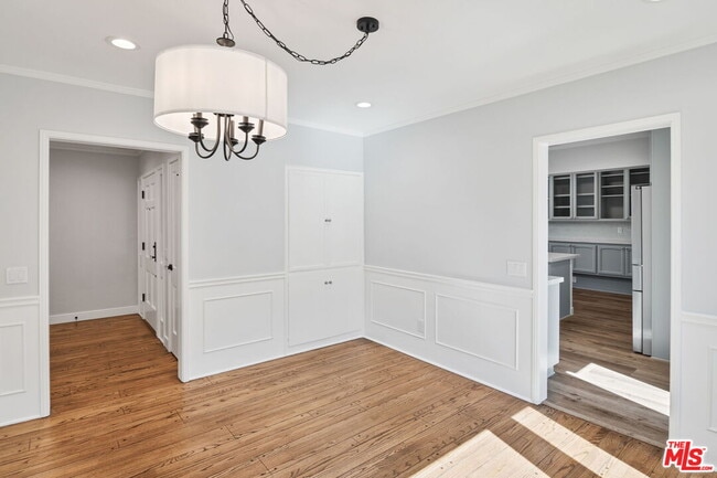 Building Photo - 2383 Panorama Terrace