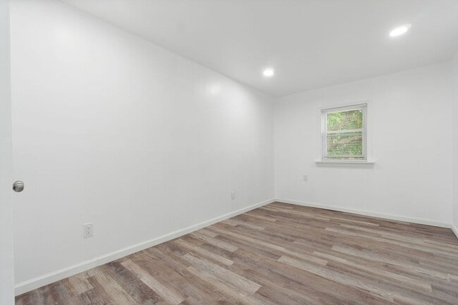 Building Photo - 156 Shepard Ave