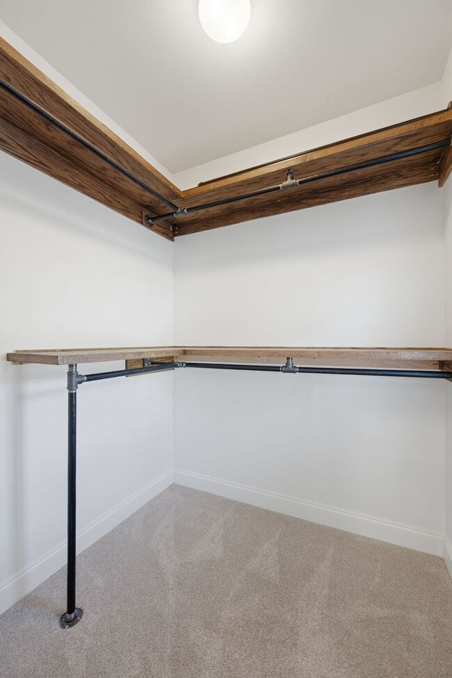 Building Photo - Modern Living in Franklin