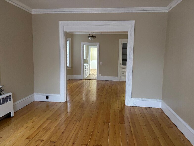 Building Photo - 51 Hamlin St