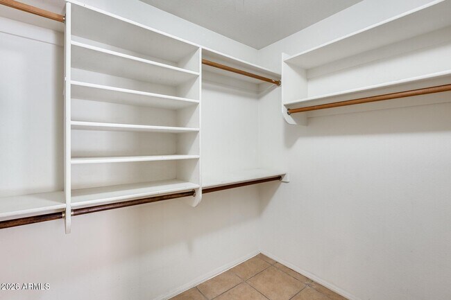 Building Photo - 2545 E Granite View Dr