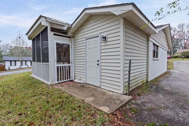 Building Photo - 5925 Couton Dr