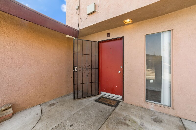 Building Photo - 1017 Oxford Dr
