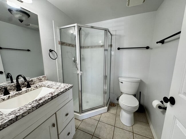 Building Photo - 2BR/2BA + Loft Condo at Villas at Kenolio – Vaulted Ceilings & Upgraded Interior