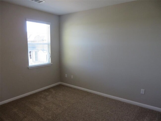 Building Photo - 13400 Briarwick Dr