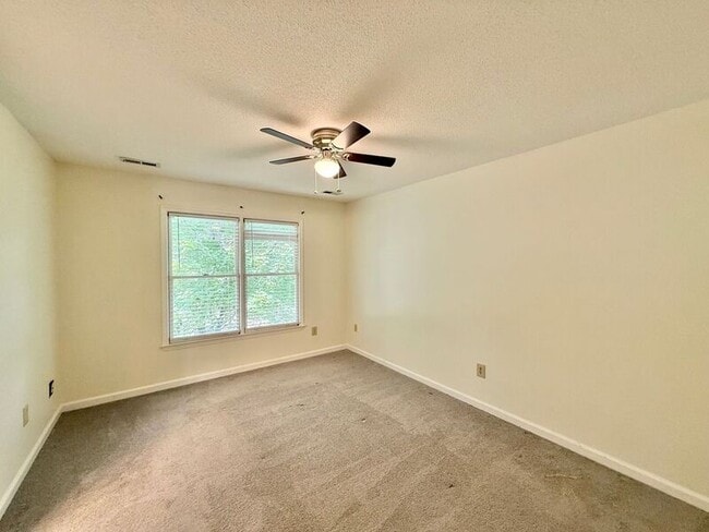 Building Photo - 306 Applecross Dr