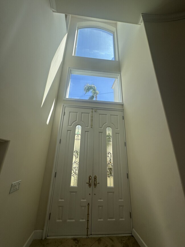 Building Photo - 8120 Billowvista Dr