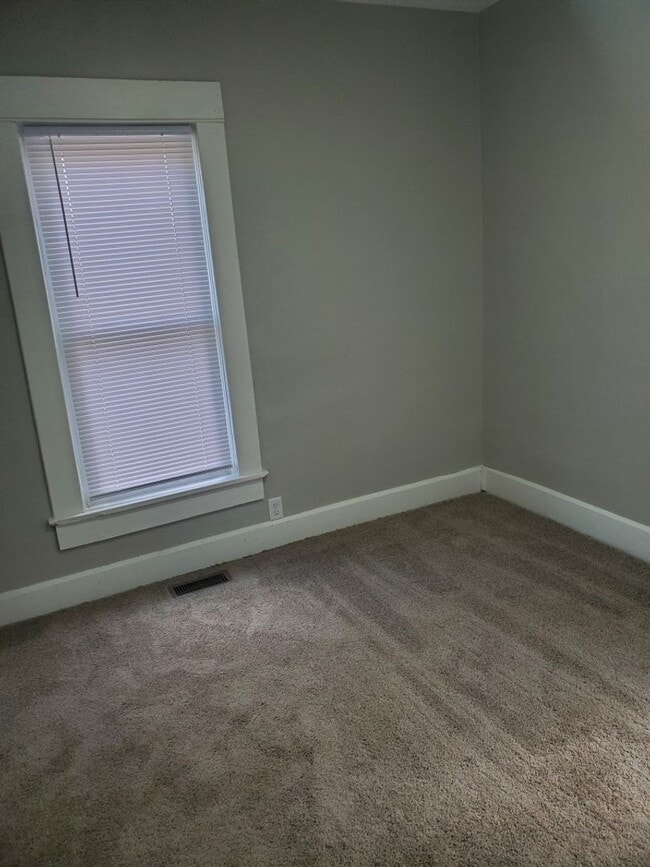 Building Photo - Spacious 3 Bedroom Home For Rent!