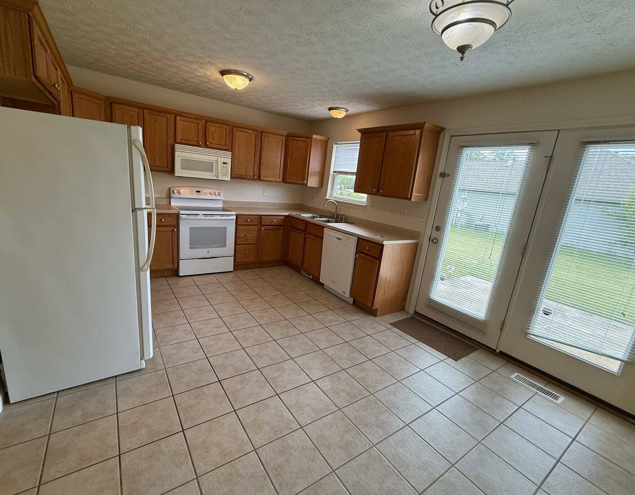 Kitchen - 1982 Cal Dr