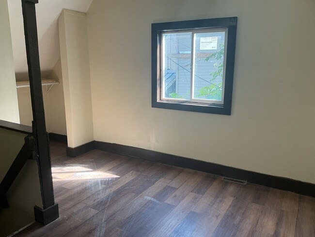 Building Photo - Spacious and Updated Single Family Home