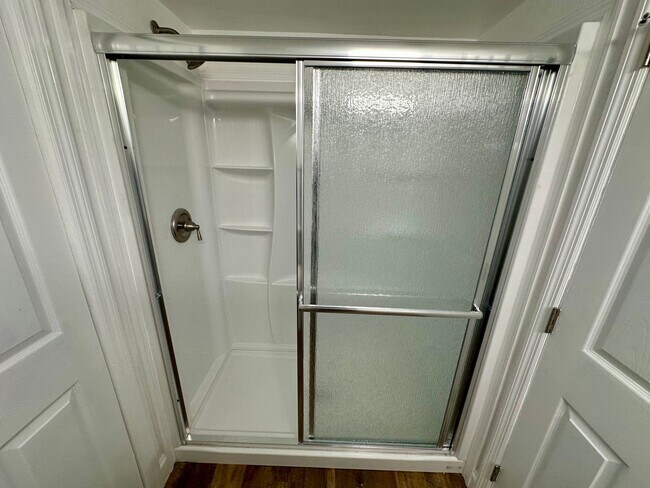 Building Photo - Fully Remodeled - 2/2 Townhome in Central ...