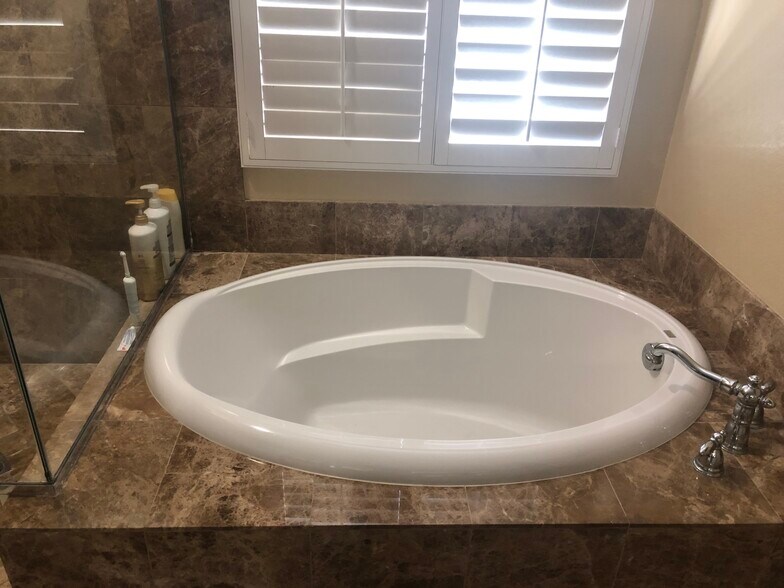 Building Photo - 4845 Carriage Run Dr