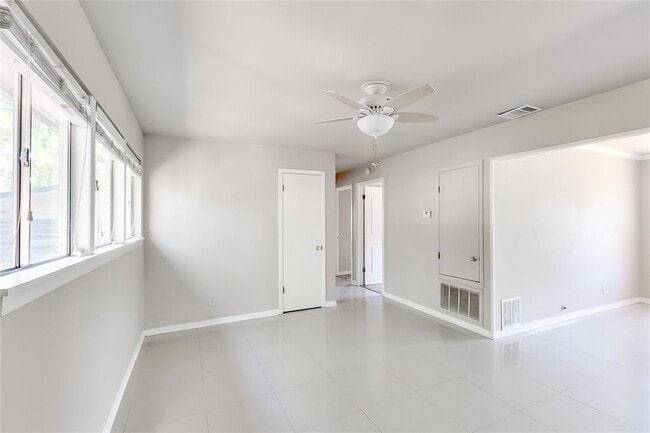 Building Photo - 501 Krebs Ln