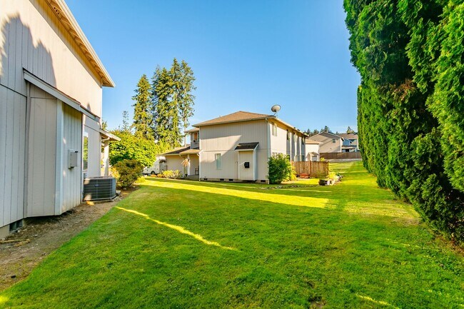 Building Photo - Spacious 3 Bed, 2 Bath Home with Garage & Large Yard in Puyallup!
