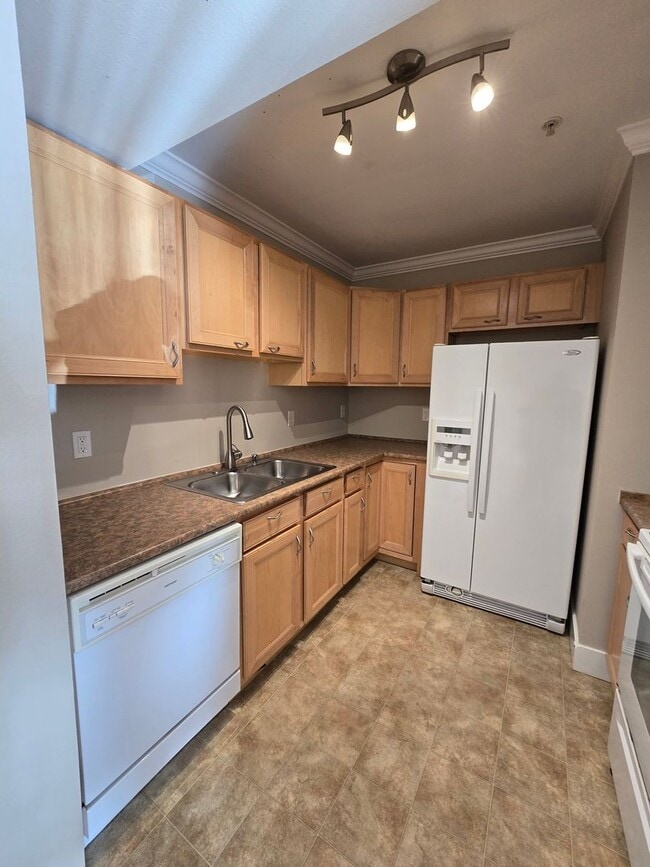 Building Photo - 2 Bedroom 1 Bathroom Condo in Downtown Bellingham