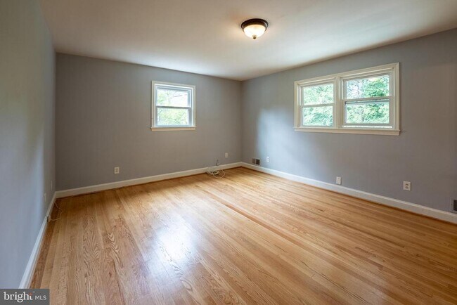 Building Photo - 6438 Woodville Dr