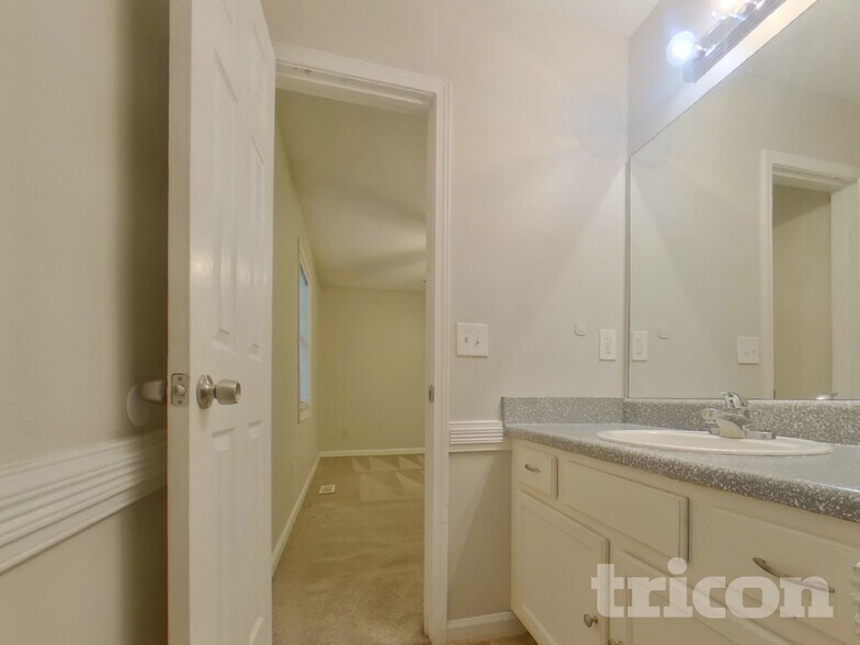 Building Photo - 238 Hampton Dr