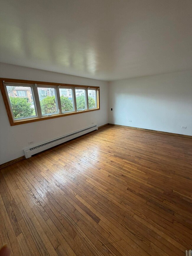 Building Photo - 4431 N Newcastle Ave