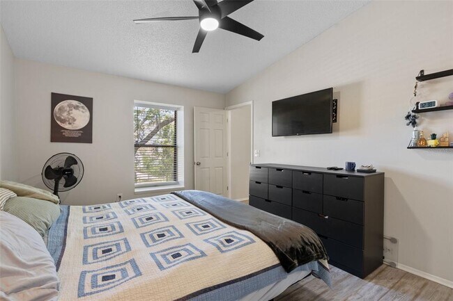 Building Photo - 14733 Norwood Oaks Dr