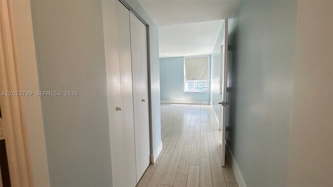Building Photo - 2899 Collins Ave