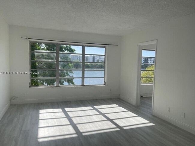 Building Photo - 1 bedroom in North miami FL 33179