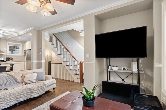Building Photo - 12 Colebrook St