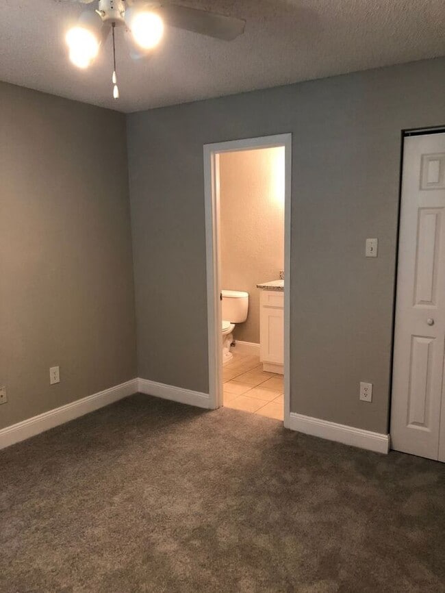 Building Photo - LIKE NEW!!!! 2 Bedroom/2 Bath Condo!! Available Now In Casselberry!!