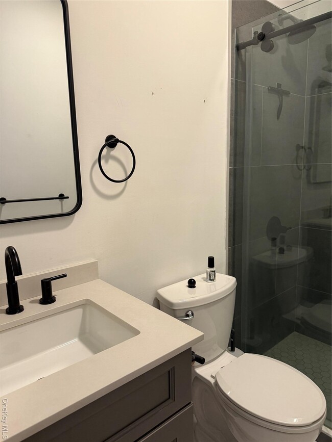 Building Photo - 444 Main St