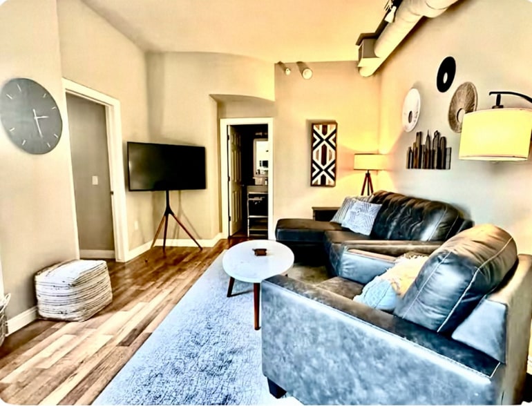 Building Photo - 1001 O St