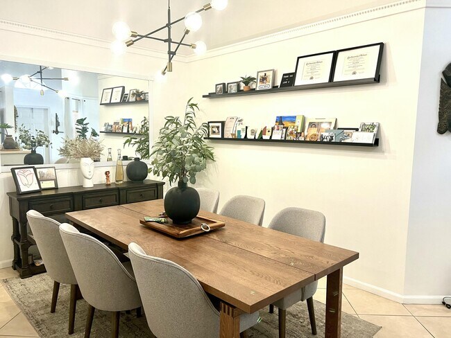 Building Photo - 10614 Lake Shore Dr