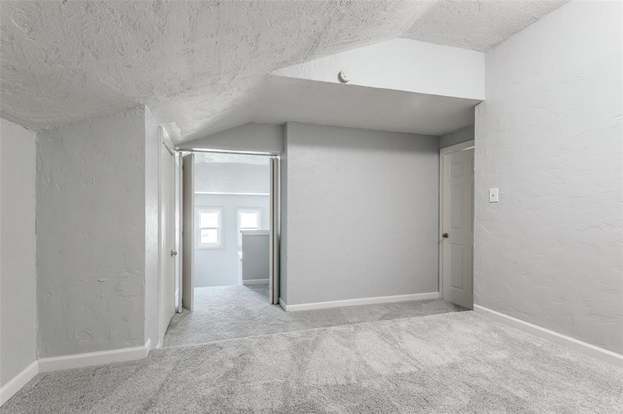 Building Photo - 4 Oakbrook Dr