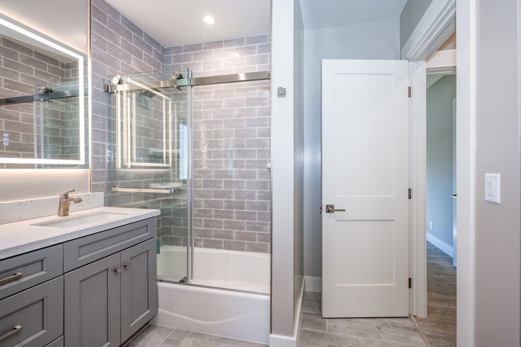 Building Photo - 494 S Marengo Ave