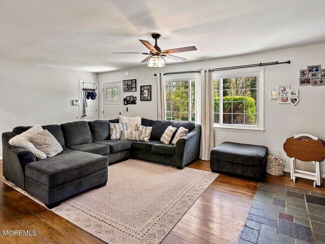 Building Photo - Charming & Cozy Ranch with Spacious Backya...