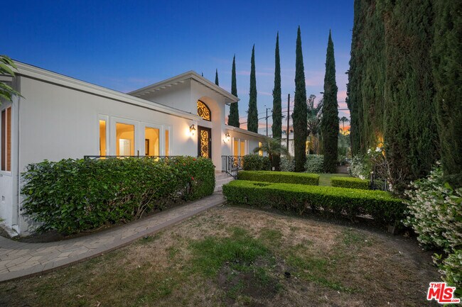 Building Photo - 465 N Kilkea Dr