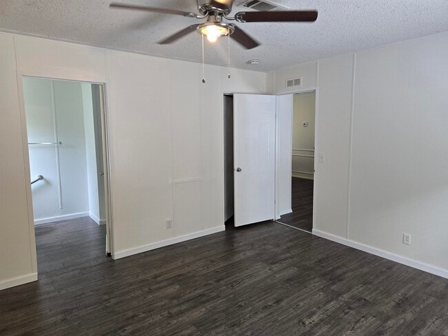 Building Photo - 239 Thompson Cir