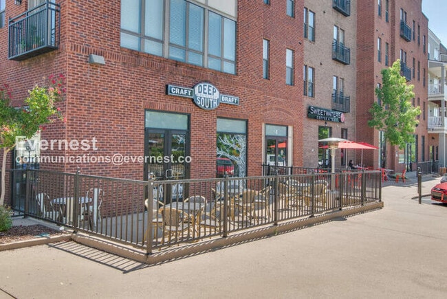 Building Photo - 7232 Althorp Way