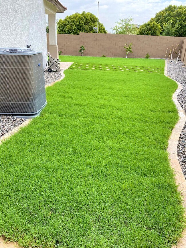 Lush green space to unwind and relax. - 7027 S 13th Way