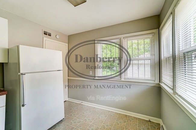 Building Photo - 833 Turner Ave