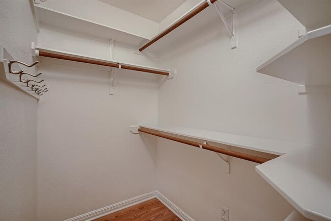Building Photo - 7685 Northcross Dr