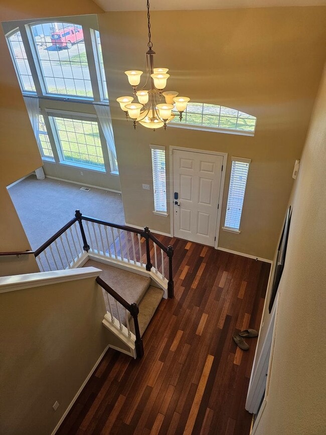 Building Photo - 4 bedroom shy 2500 sqft home in gated cmty!