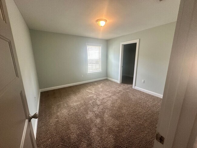 Building Photo - 2 Bedroom 1 Bath  Duplex in Hahira