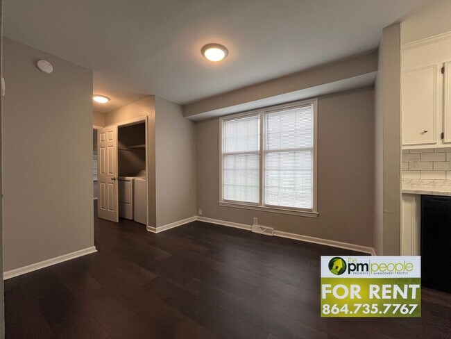 Building Photo - Excellent Location! 4/2.5 Townhome Available!