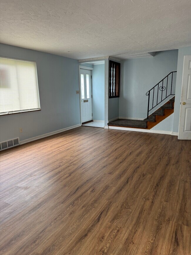 Building Photo - 355 Macassar Dr