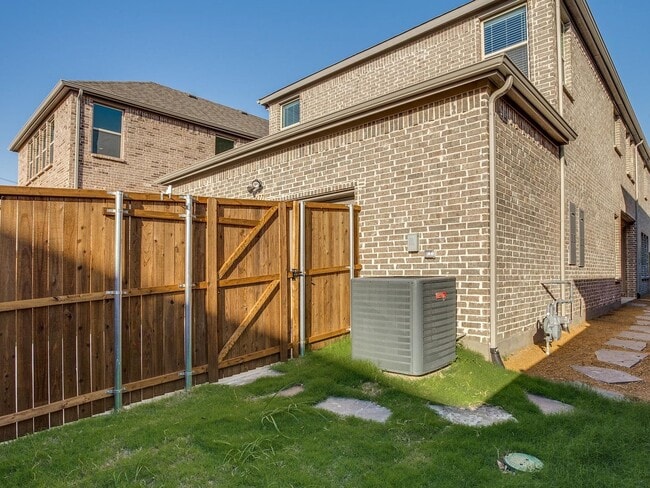 Building Photo - 7685 Regal Ln