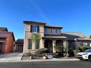 Building Photo - 4 bedroom and 3 full bathroom, 1 Bedroom a...