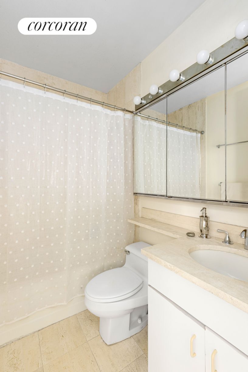 Building Photo - 250 S End Ave