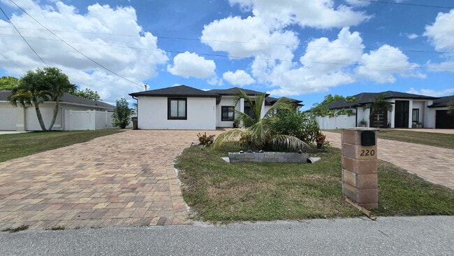 Primary Photo - 220 NE 8th Pl